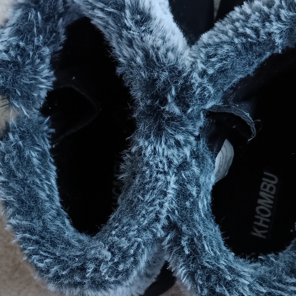 Women's fuzzy ankle boots - Picture 2 of 4